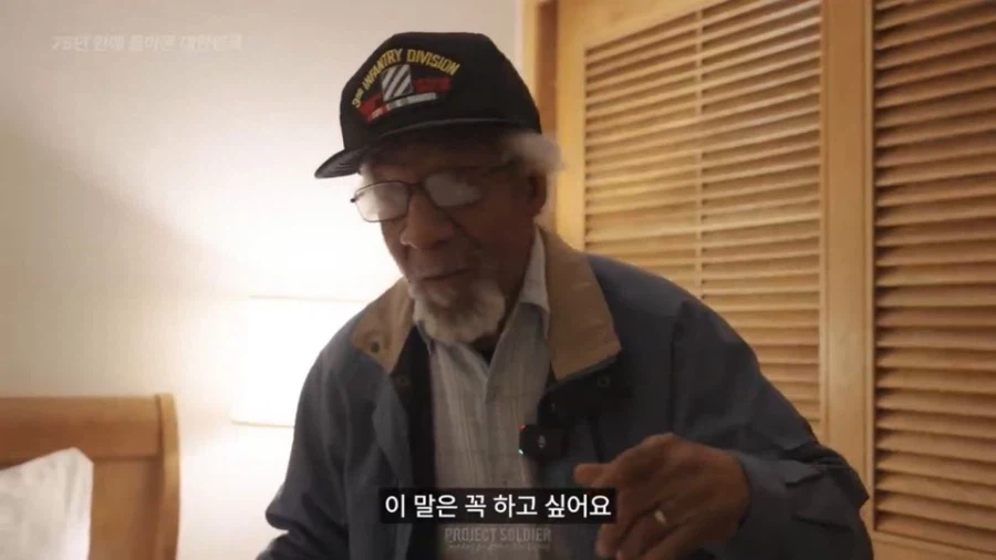 한국에 17살때 와보고 처음온다는 미국인.jpg