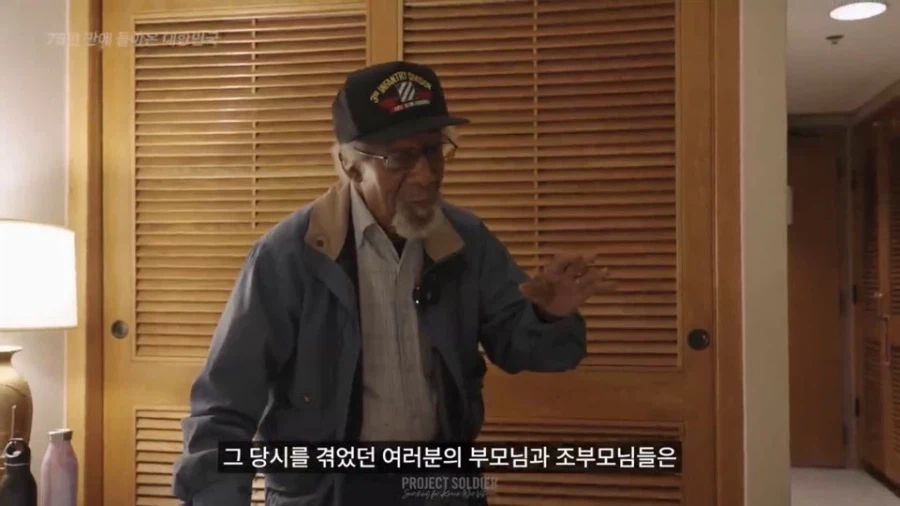 한국에 17살때 와보고 처음온다는 미국인.jpg