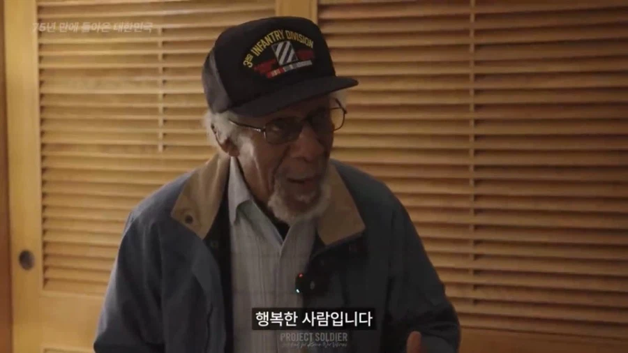 한국에 17살때 와보고 처음온다는 미국인.jpg