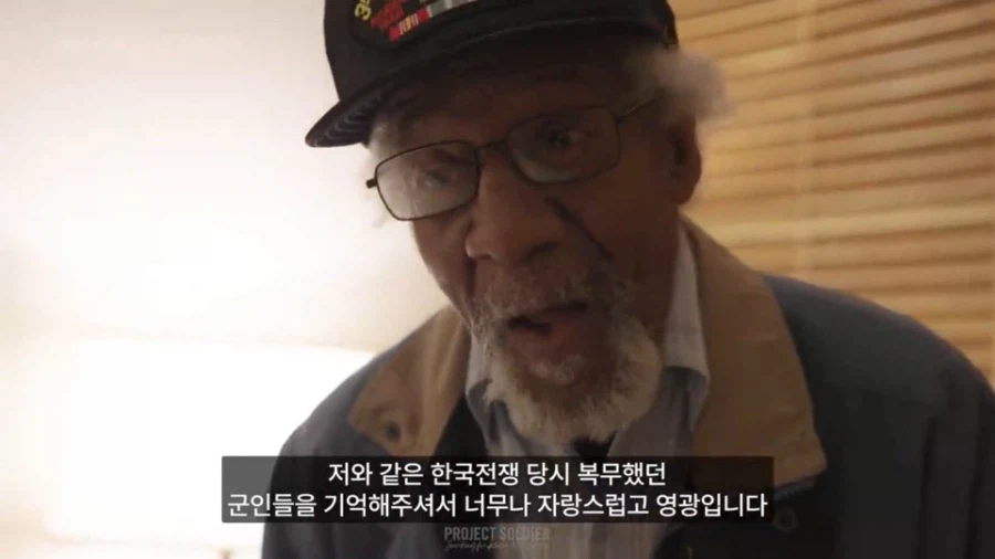 한국에 17살때 와보고 처음온다는 미국인.jpg