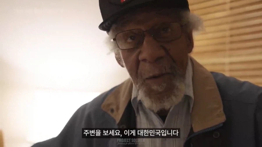 한국에 17살때 와보고 처음온다는 미국인.jpg