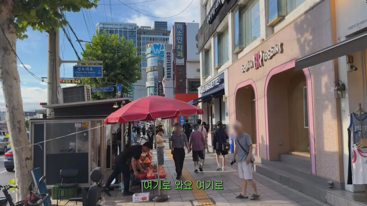 동생들 떡볶이 사주려 직접 사러간 시각장애인 누나