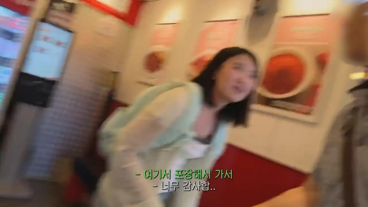 동생들 떡볶이 사주려 직접 사러간 시각장애인 누나