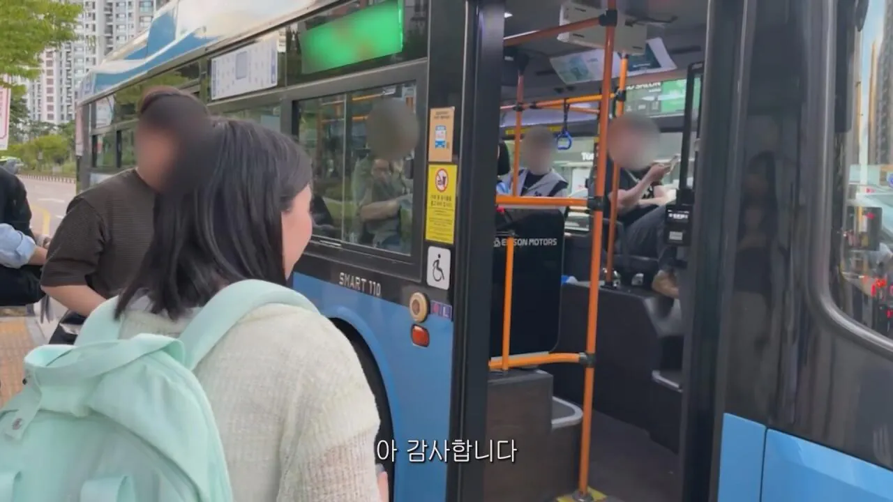 동생들 떡볶이 사주려 직접 사러간 시각장애인 누나