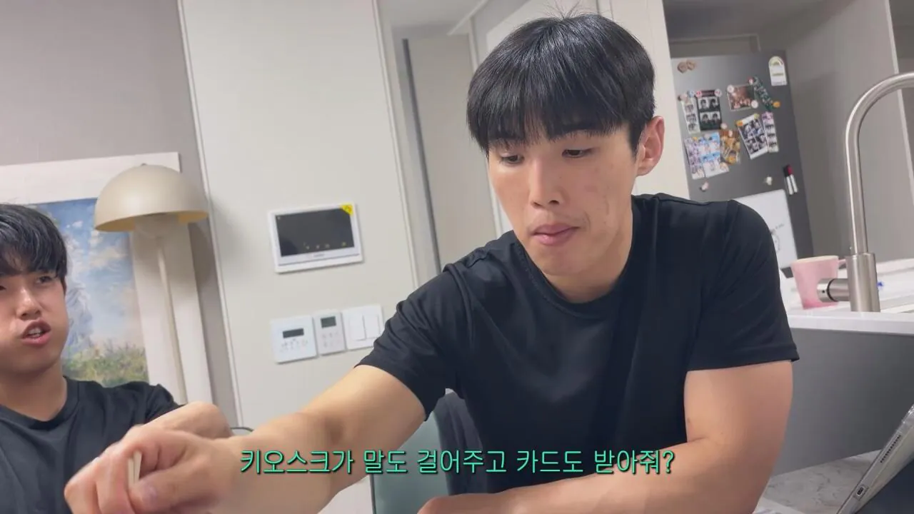동생들 떡볶이 사주려 직접 사러간 시각장애인 누나