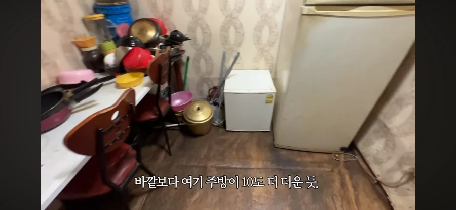리뷰 1점대 고시원 살아보기 시도하는 여자 유튜버