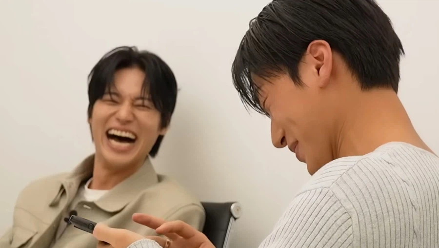 친누나랑 통화하고 논란이 생긴 한국 아이돌 ㅋㅋ