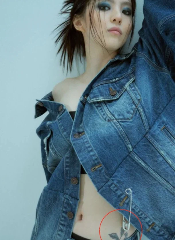 한소희가 미처 못지웠다는 문신.jpg