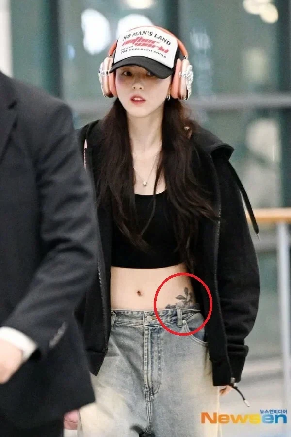 한소희가 미처 못지웠다는 문신.jpg