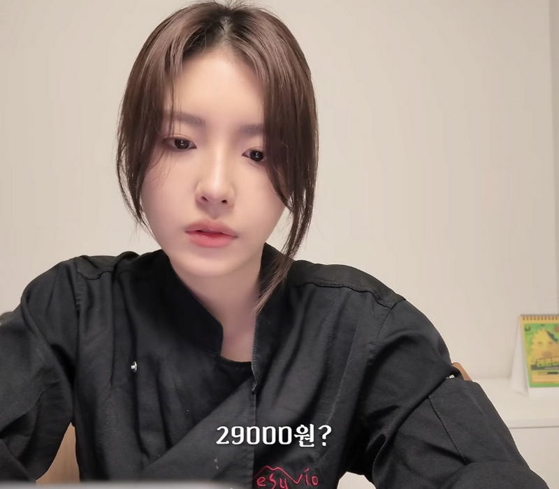 나폴리 맛피아 매장 직원 미모 ㄷㄷ..jpg