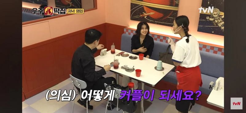 나폴리 맛피아 매장 직원 미모 ㄷㄷ..jpg