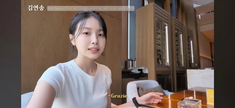 나폴리 맛피아 매장 직원 미모 ㄷㄷ..jpg
