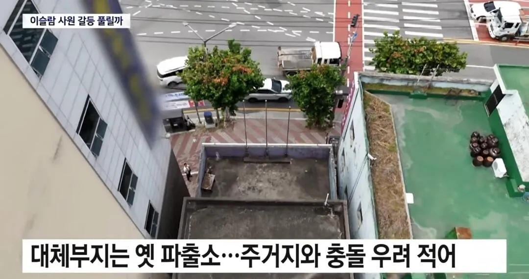대구 이슬람 사원 건축 앞에서 수육 파티
