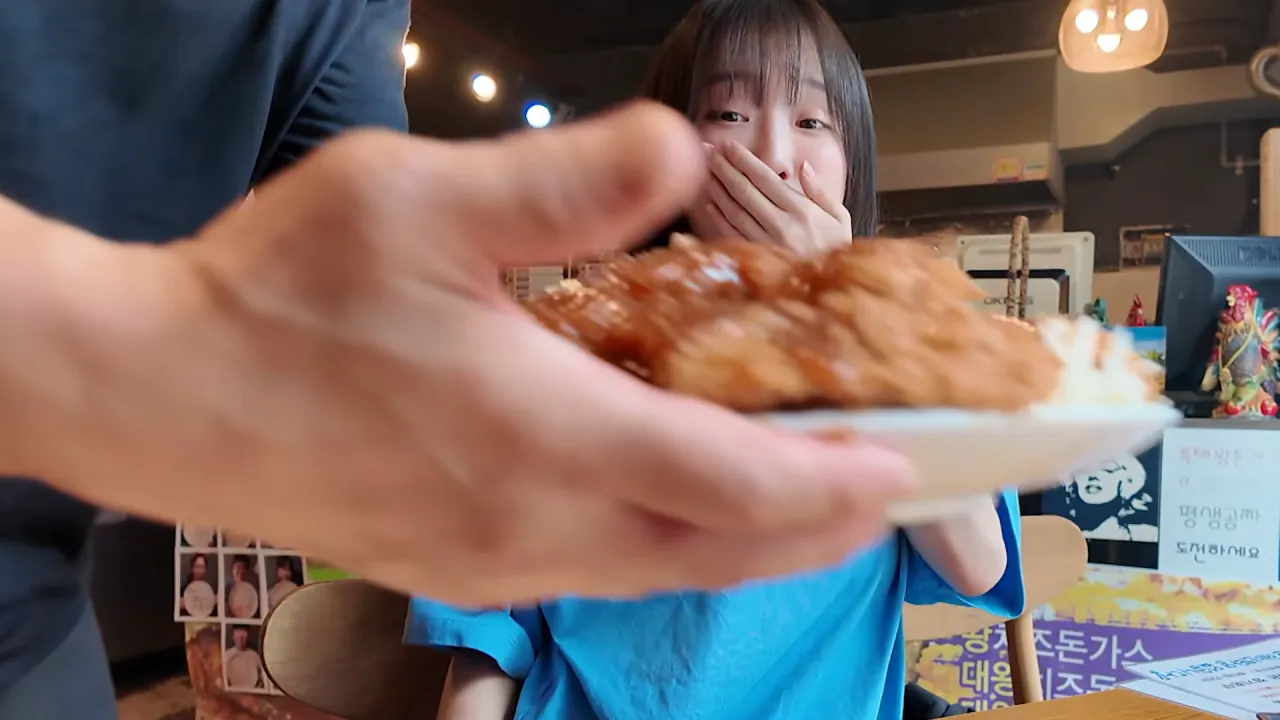 다먹으면 공짜 초대왕 돈까스 먹방 도전한 쯔양 근황 ㄷㄷㄷㄷㄷ