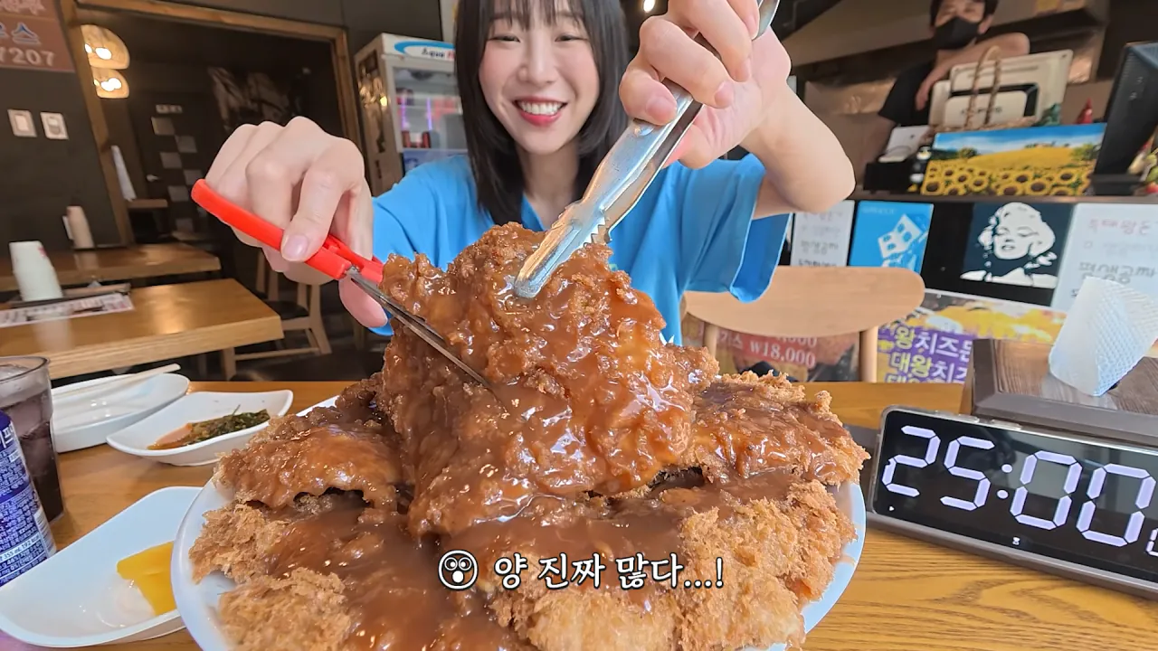 다먹으면 공짜 초대왕 돈까스 먹방 도전한 쯔양 근황 ㄷㄷㄷㄷㄷ