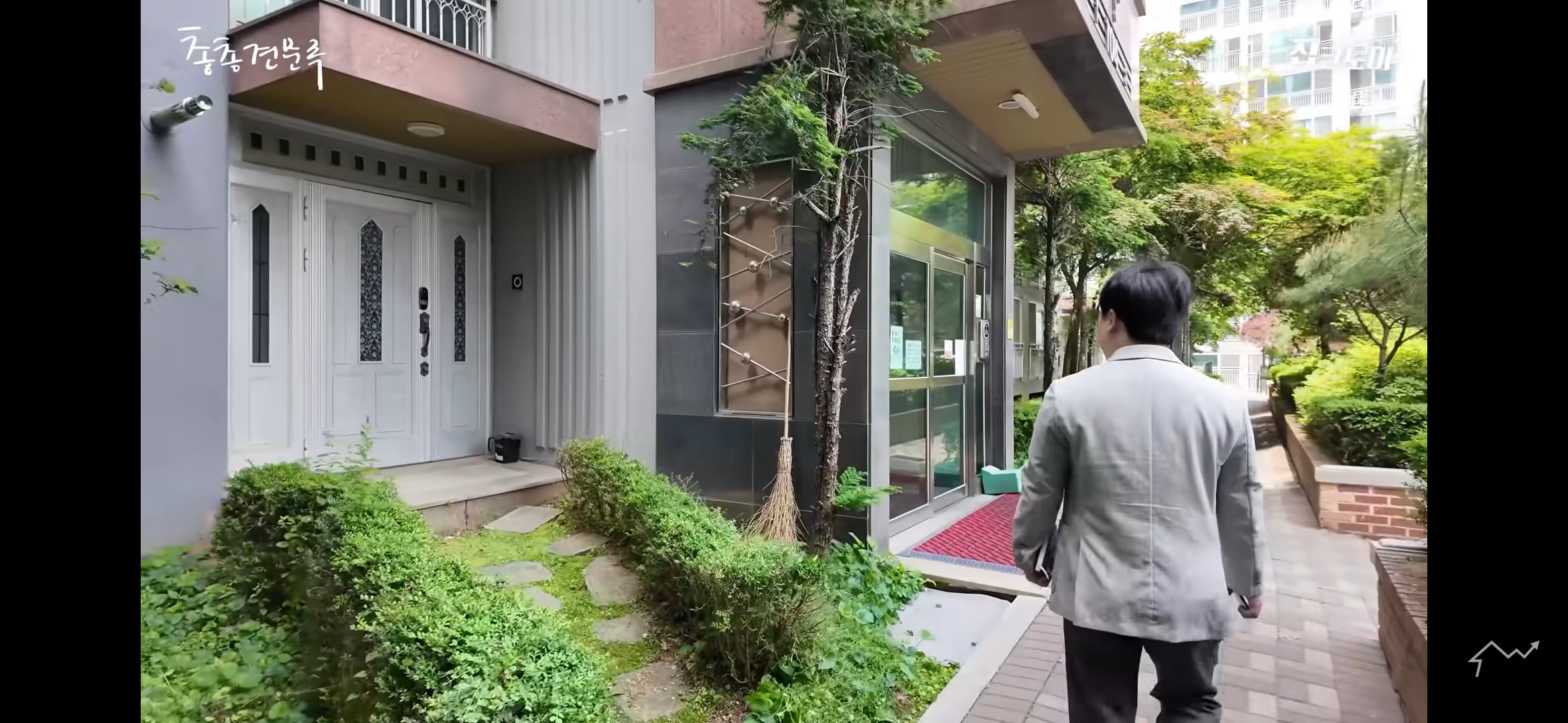 1층 전용 현관문이 따로 있는 신기한 아파트