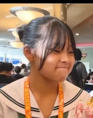 질문하는 중학생 일본에는 몇 번째 왔어요