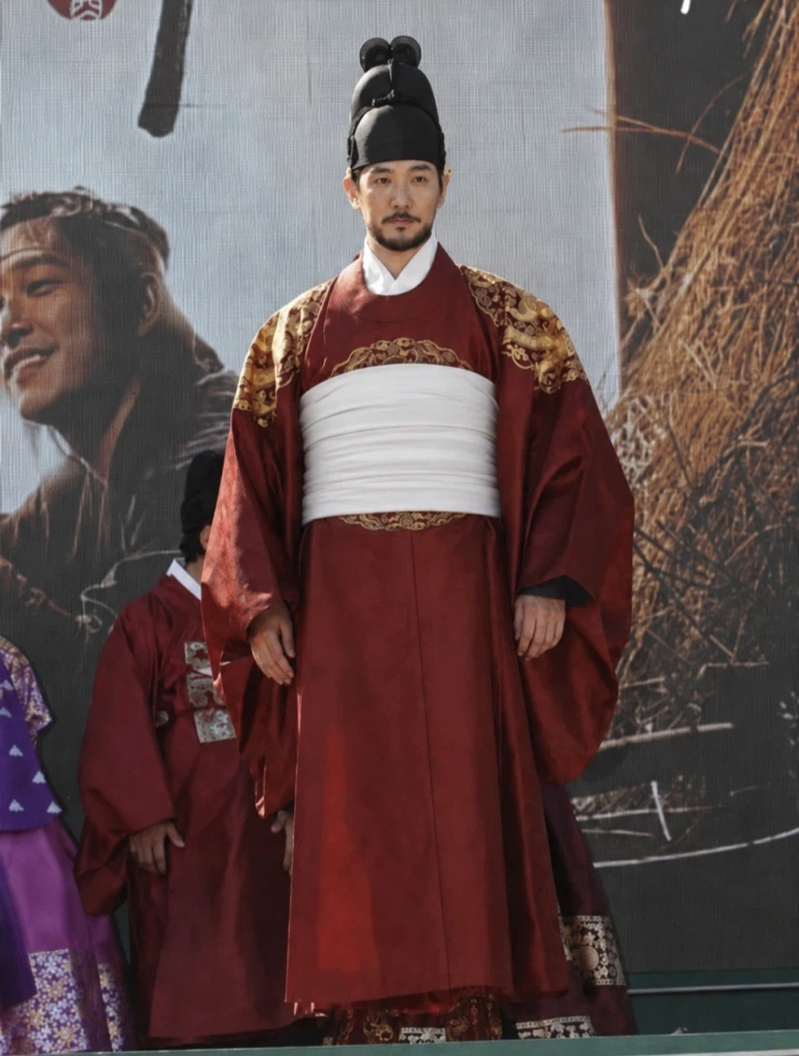 왜 자꾸 비룡이 팔에 있는 문양 가리는 걸로 뭐라함?