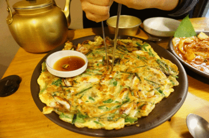 명태전 하나가 14,000원이라는 마산 부림시장.gif