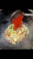 진짜 먹음직스럽게 볶아주는 리얼 짬뽕