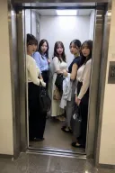 찐따는 못타는 엘리베이터