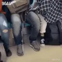 옆자리 승객이 자꾸 다리를 만저요