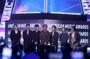 AMAs 시상자로 나온 방탄소년단