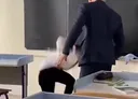 개기는 학생 패는 선생