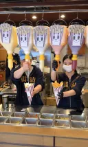 일본, 젖 짜듯이 소스 뿌려주는 감자튀김 가게🍟