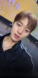 방금 쌩얼로 인스타 라이브 켰던 박지훈 비주얼....