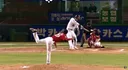 한국시리즈 2패하고 벼랑 끝에 몰려가던 순간 나타난 19살 신인 투수.gif