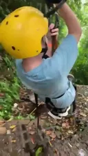 짚라인 타다가 돌발 상황 발생