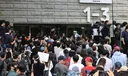 [속보] '잠실 개표소' 앞 시위대 2000명으로 불어나…재투표 요구