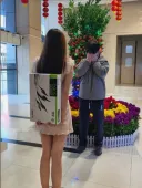 우는 남친 달래는 여자