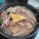 부대찌개 먹는중