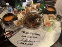 홍대 식당에 사인 남긴 젠슨 황.jpg