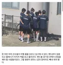 시위대한테 털리는 핸드볼 선수들 사진 뜸