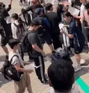 여중생 핸드볼 국가대표 선수들 검열하는 시위대