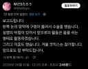뭔가 사연이 많아 보이는 작가