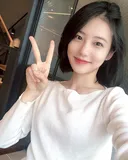 Q. 단발병 일으키는 여자연예인하면 제일 먼저 생각나는 연예인은????.jpgif