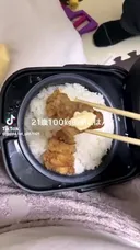 체중 100kg, 21살 처자의 출근 전 아침 식사.mp4