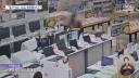 전자매장에서 훔친 노트북을 당근으로 팔다 걸린 여성.JPG