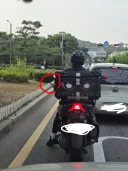 "어우 아직은 좀 덜 덥네. 에어컨 끄고 창문 열어야겠다~"