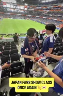 월드컵) 경기후 자리를 떠나지않은 日대표팀