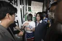 시위자 1명에 막힌 개표소 진입.“법적 책임 묻겠다”