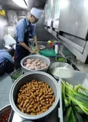 군대 선임이 내 고추 씻어준 적 있음