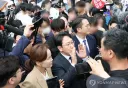 송파개표소 봉쇄 시위로 되돌아가는 민주당 의원들