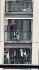 [혐] 월드컵 시합 결과에 전 재산을 걸었던 남성이 아파트에서 투신.mp4