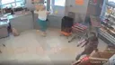 러시아 10대 소녀의 칼부림.gif