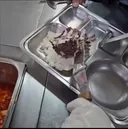 신부가 무료급식 봉사 하는데 인스타에 악플과 조롱 댓글 다는 사람들
